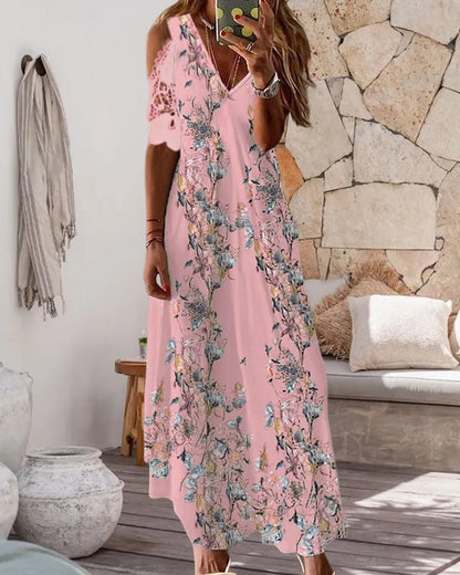 Modefest- Kleid mit Blumendruck und kurzen Spitzenärmeln