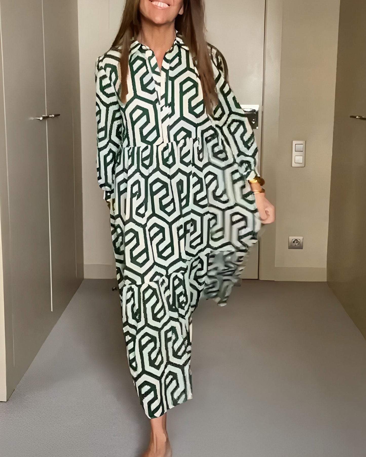 Modefest- Kleid mit neun Punkten und geometrischem Print