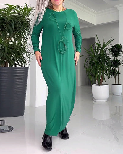 Elegant dress with round neck, solid color and long sleeves