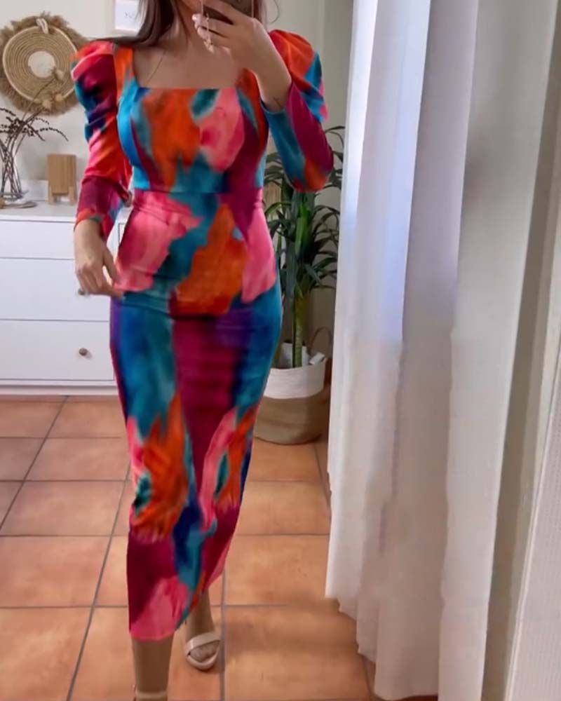 Robe élégante avec encolure carrée imprimée colorée et manches bouffantes