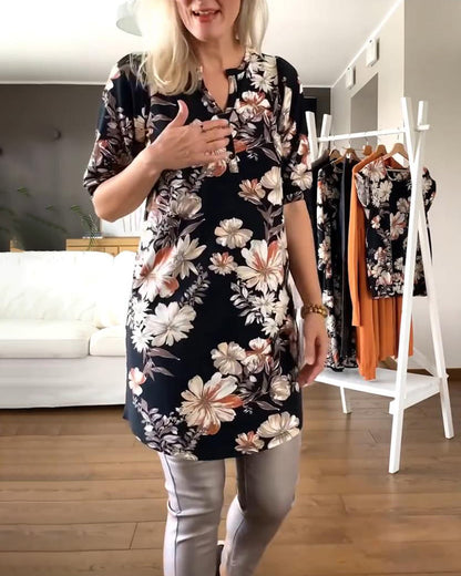 Blusa casual com estampa floral e mangas até a metade