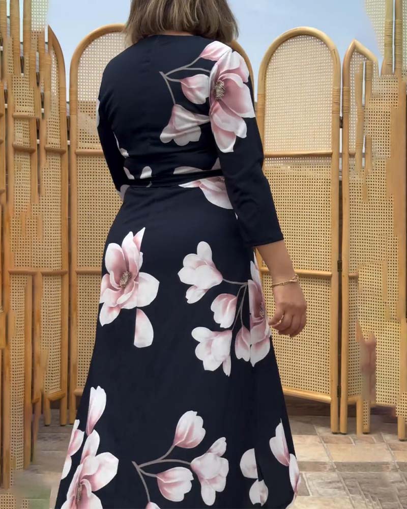 Modefest- Tailliertes blumenkleid mit v-ausschnitt