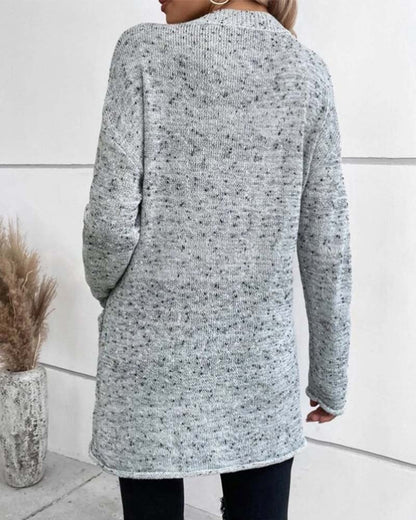 Modefest- Pullover mit überschnittener Schultertasche und aufgesetzten Taschen