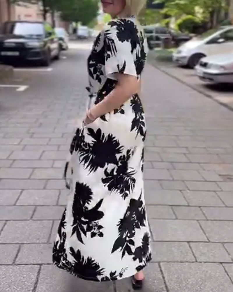 Modefest- Schnürkleid mit v-ausschnitt und taschenprint