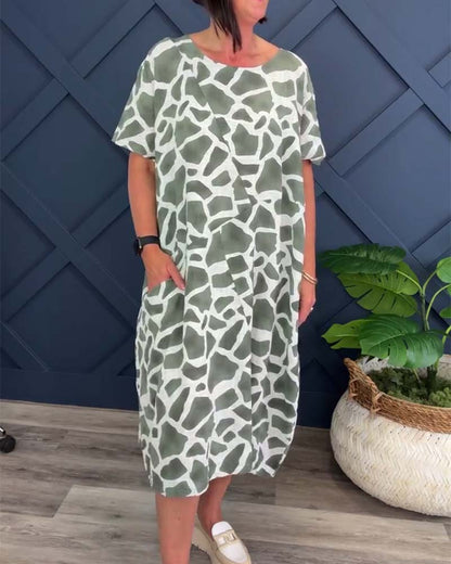 Casual round neck dress with giraffe print