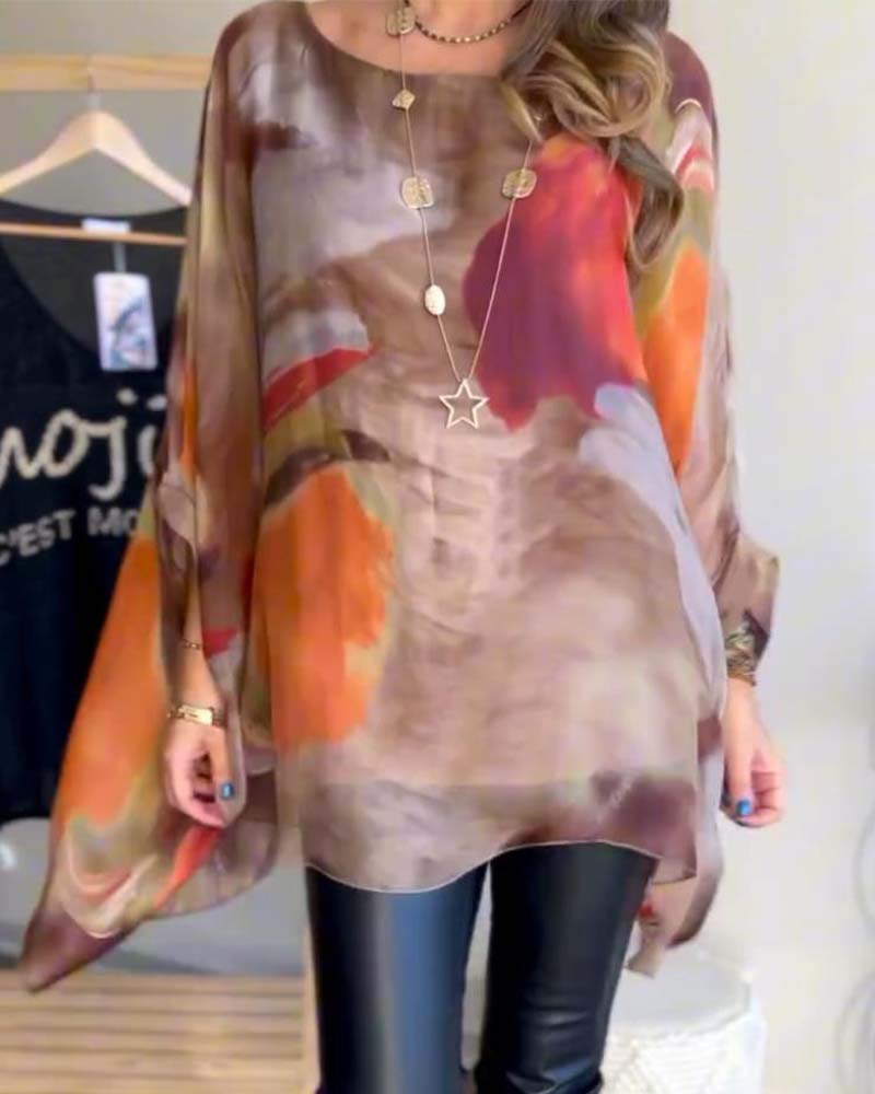 Casual, loose blouse with batwing sleeves and print