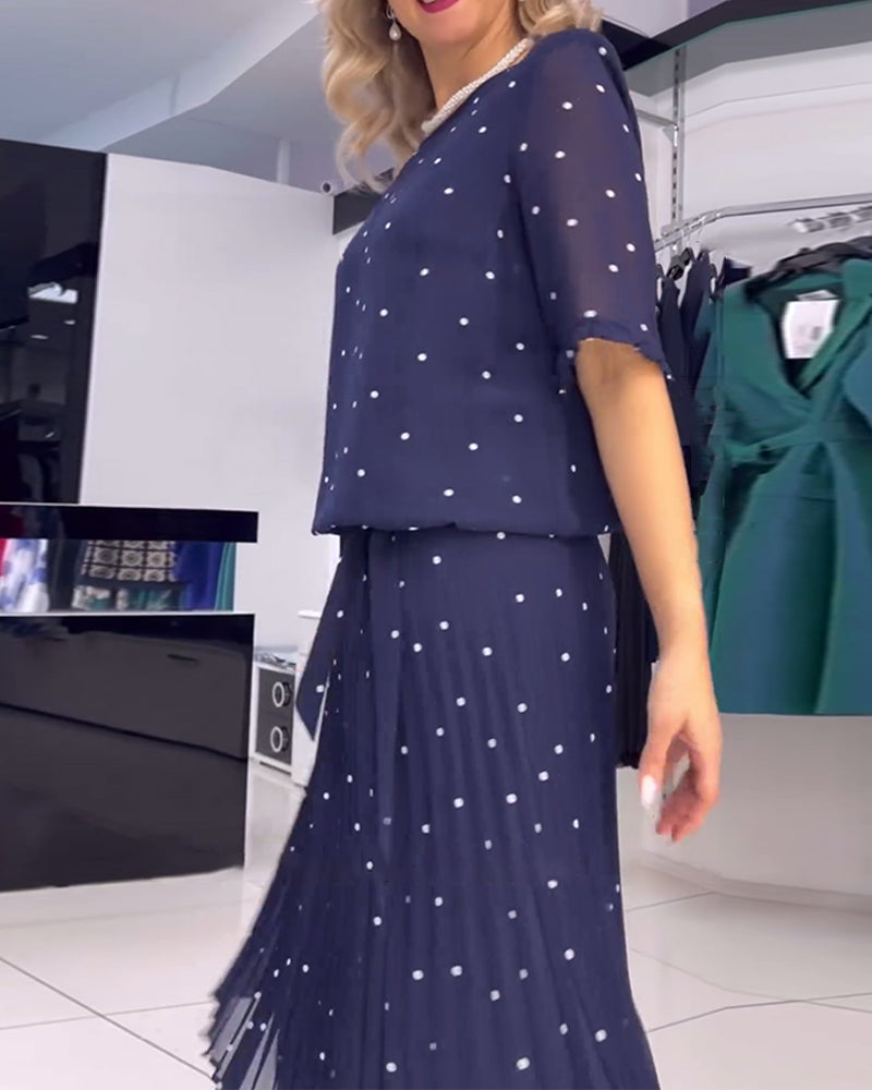 Modefest- Kleid mit polka dots und halben ärmeln