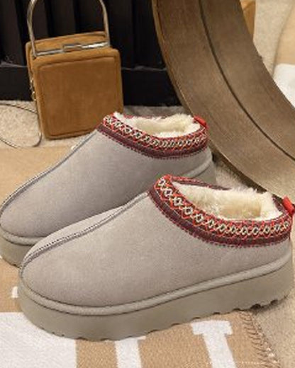 Casual, solid-colored and warm velvet ballerinas