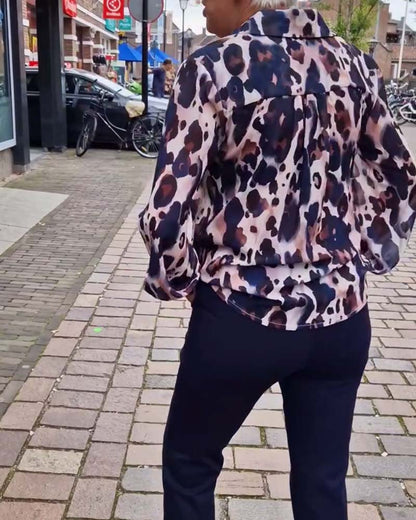 Fashionable long-sleeved shirt with leopard print and lapel