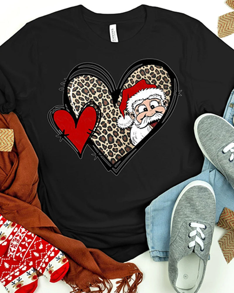 Kurzärmliges t-shirt mit weihnachtsmann-motiv und leoparden- und herz-print