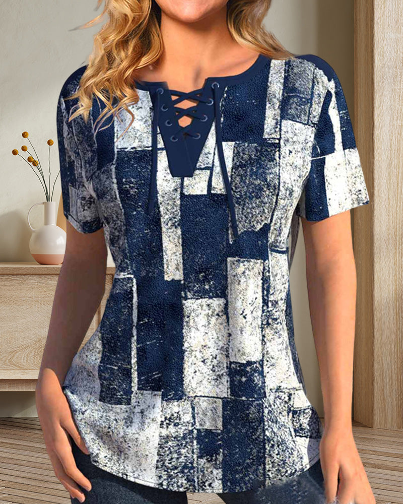 Modefest- Bluse mit geometrischem Print und Schnürung