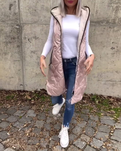 Ärmellose, lässige Steppjacke mit Kapuze und Reißverschluss