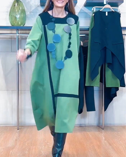 Modefest- Kleid mit vertikalen Streifen und Kunststil Grün