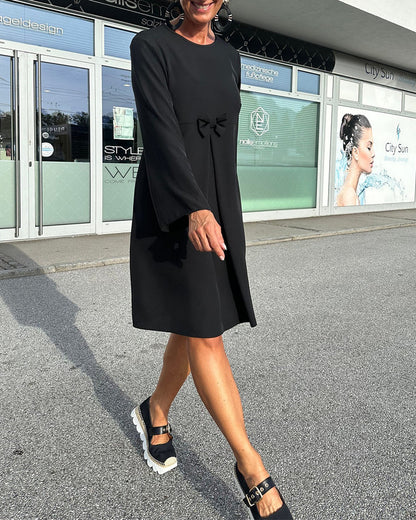 Modefest- Kleid mit Rundhalsausschnitt und Schleifenknoten