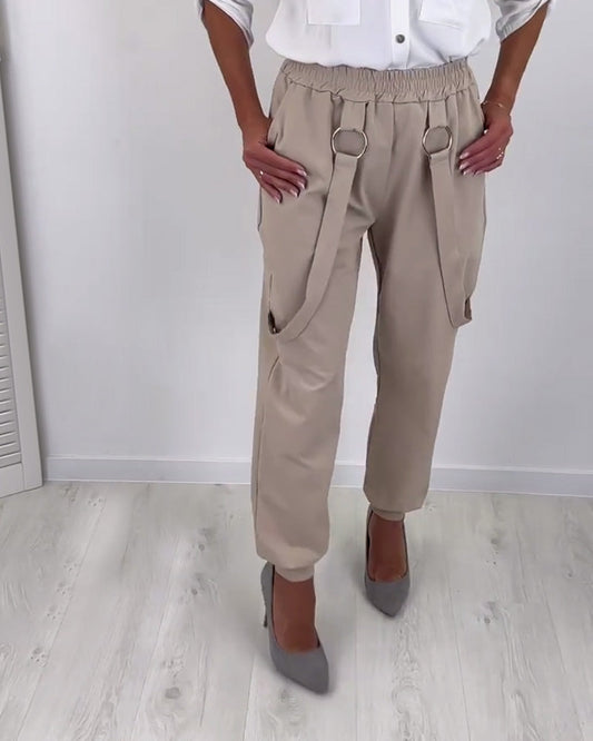 Fashionable, plain trousers with drawstring and pocket