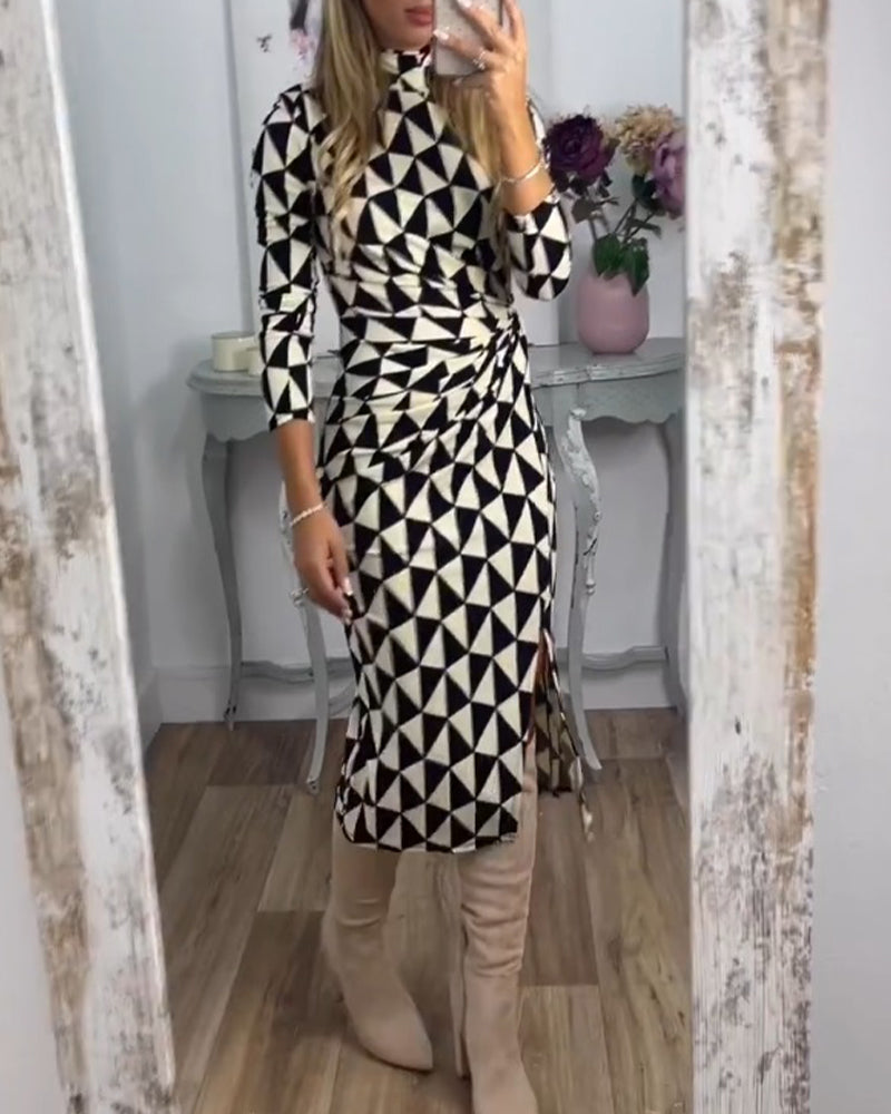 Modefest- Figurbetontes Kleid mit geometrischem Print