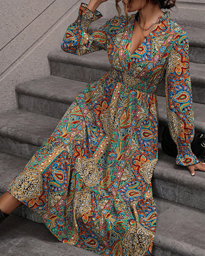 Modefest- Kleid mit Paisley-Print und V-Ausschnitt