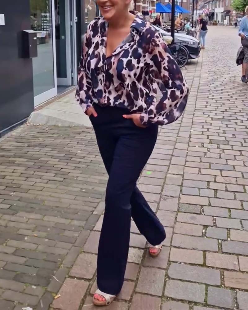 Fashionable long-sleeved shirt with leopard print and lapel