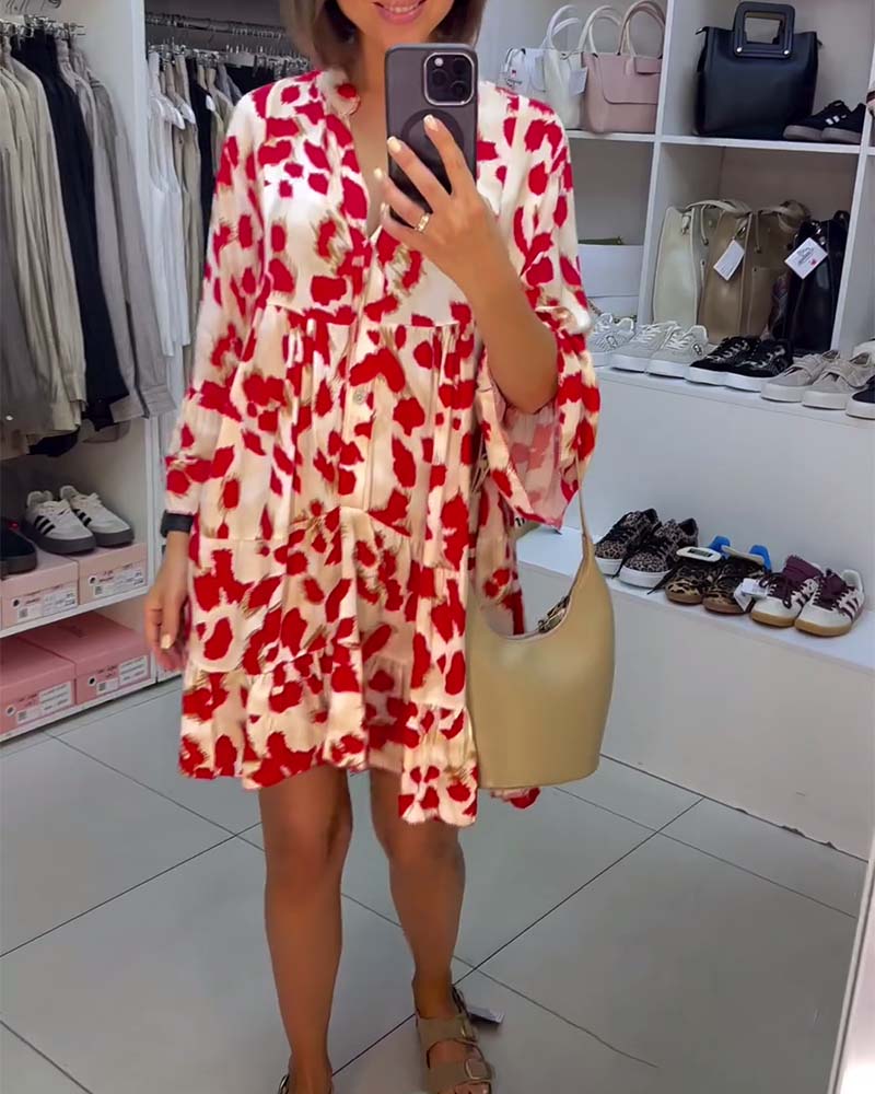 Vestido casual estampado com decote em V e mangas sino