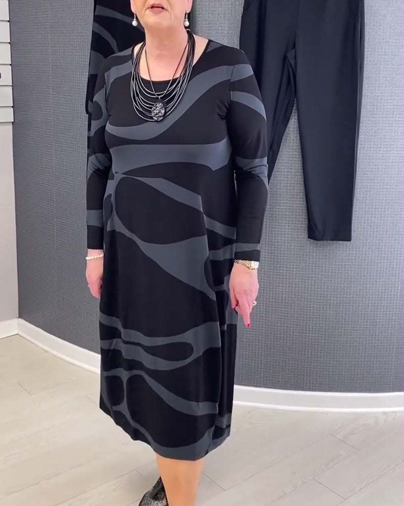 Lässiges Kleid mit Rundhalsausschnitt und Kontrastdruck