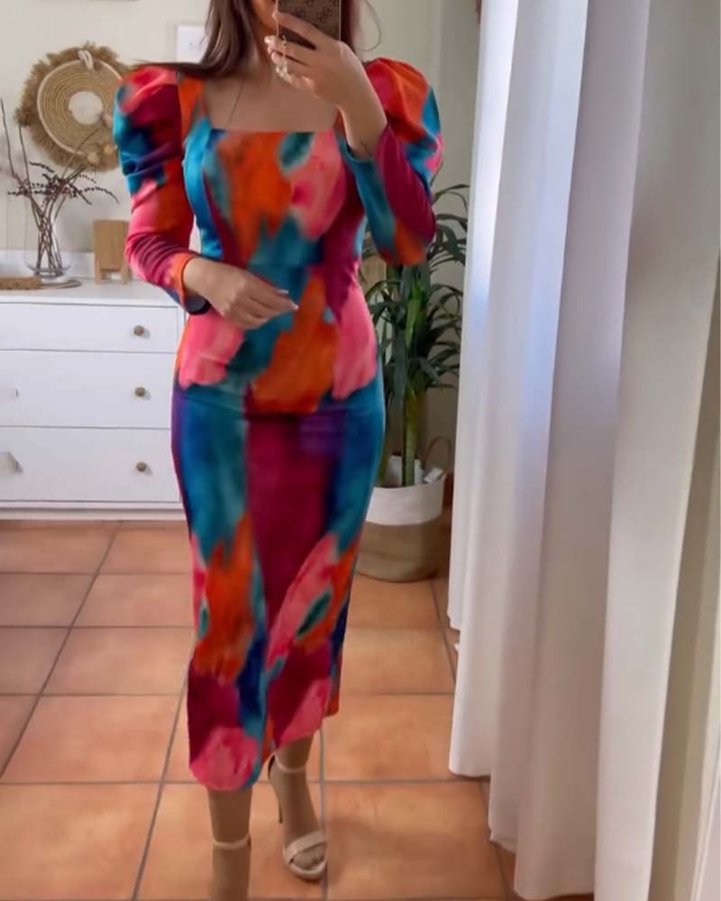 Robe élégante avec encolure carrée imprimée colorée et manches bouffantes