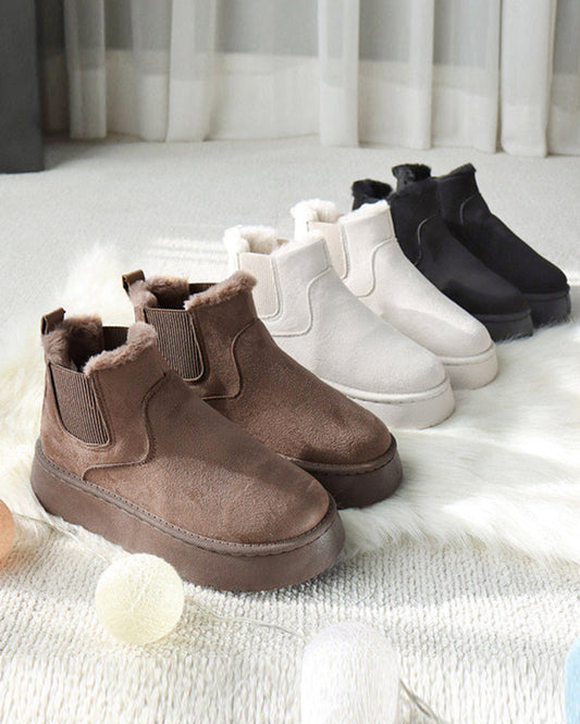 Snow boots in plain colour with thick sole