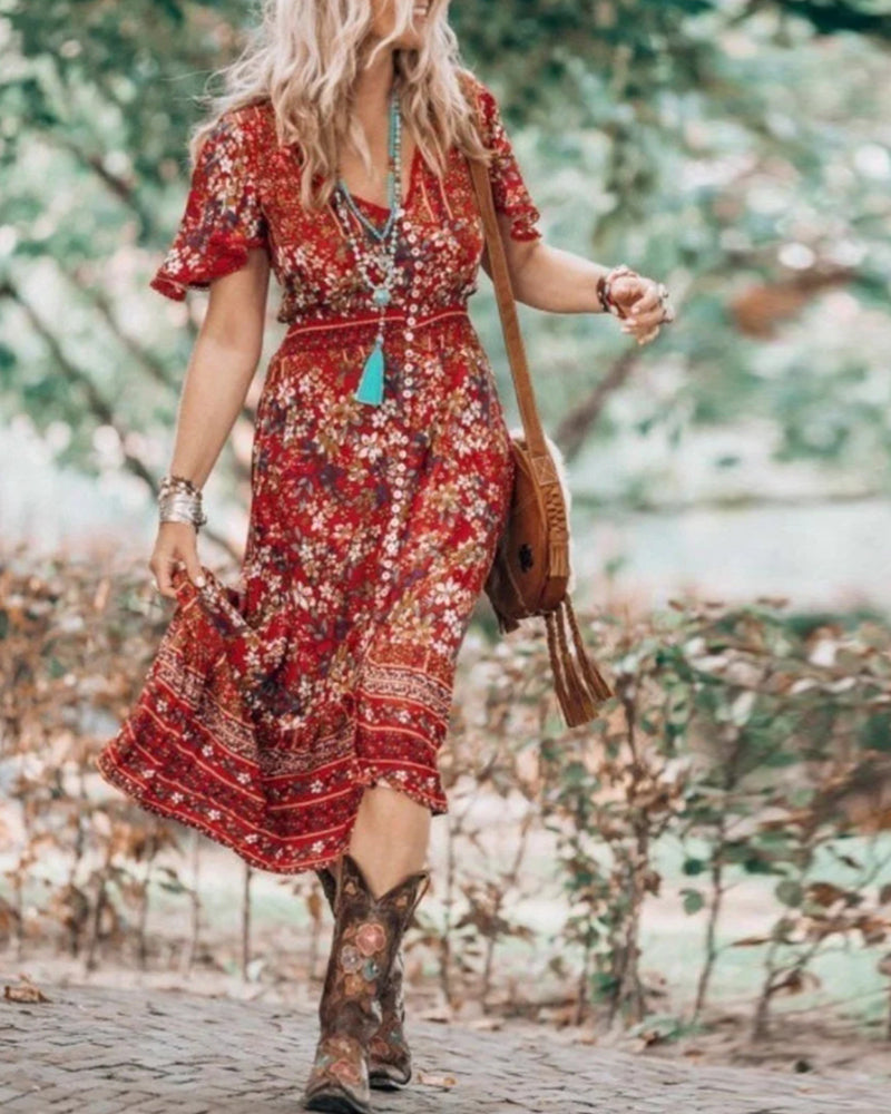 Vestido estampado boho com manga curta e fenda