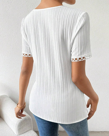 Blouse unie avec dentelle irrégulière