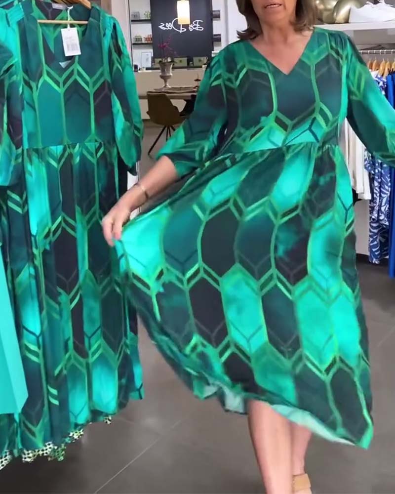 Vestido estampado com manga três quartos e decote em V