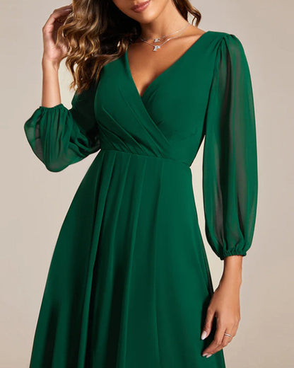 Solid color slim dress with v-neck