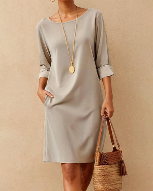 Casual solid color dress with pocket and round neck