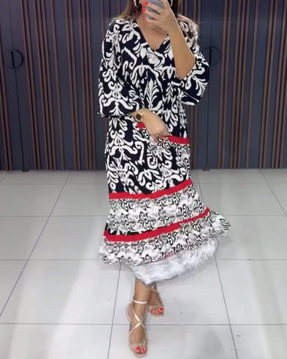 Modefest- Kleid mit weitem V-Ausschnitt im Retro-Print