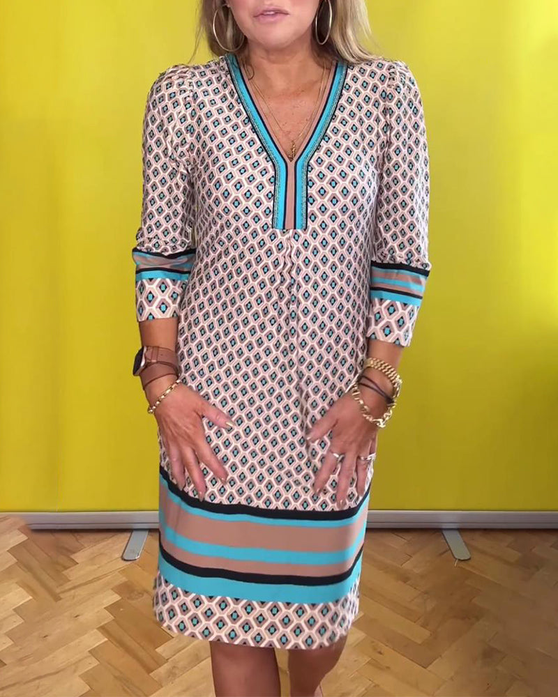 Casual v-neck dress with three-quarter sleeves