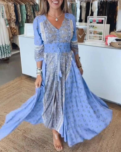 Dress with vintage print and three-quarter sleeves to lace up