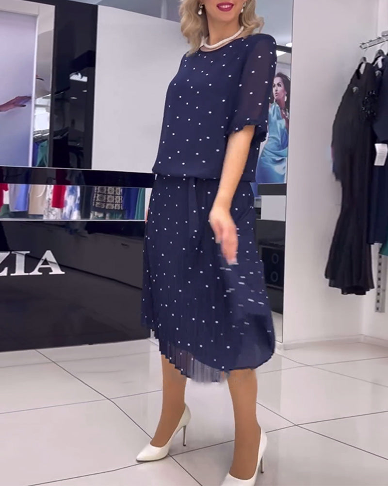 Modefest- Kleid mit polka dots und halben ärmeln