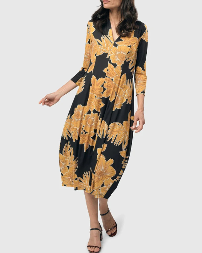 Elegant V-neck dress with contrasting floral print