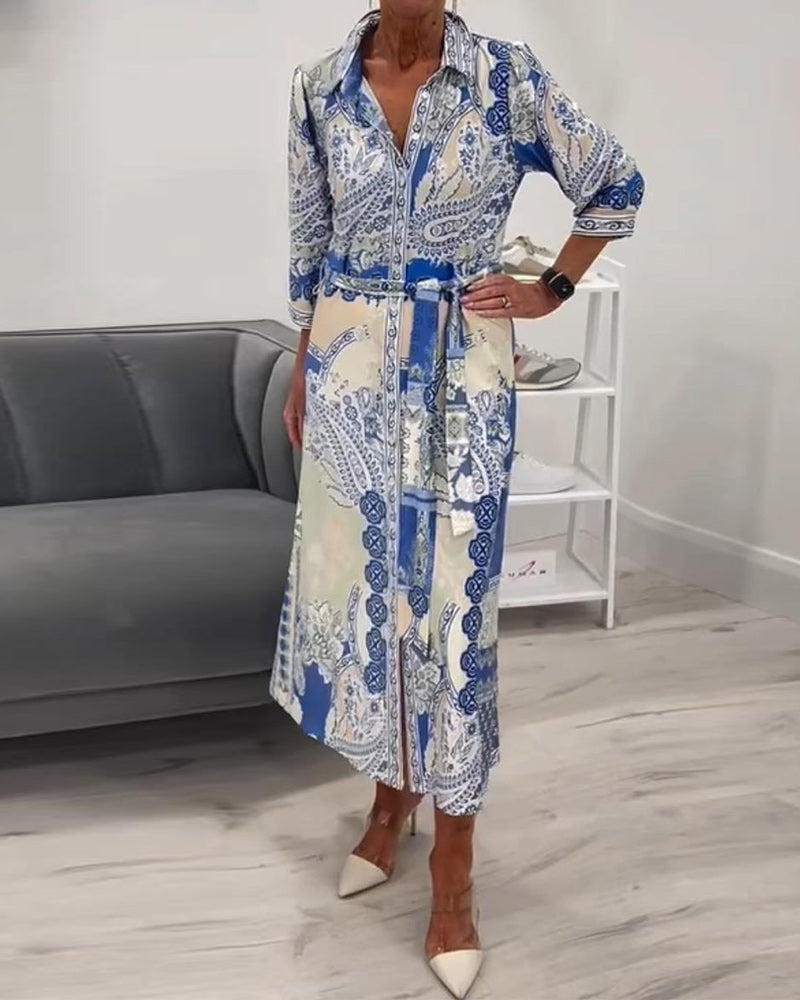 Vestido elegante com lapelas, laço e fenda