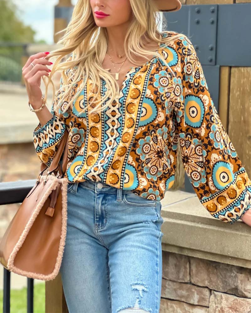 Blouse with lantern sleeves and retro print