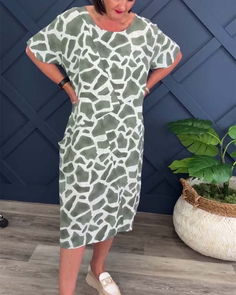 Casual round neck dress with giraffe print