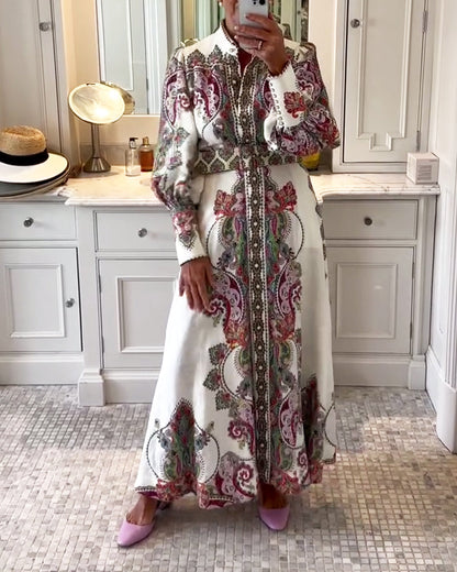 Robe élégante de style court avec col montant et imprimé rétro