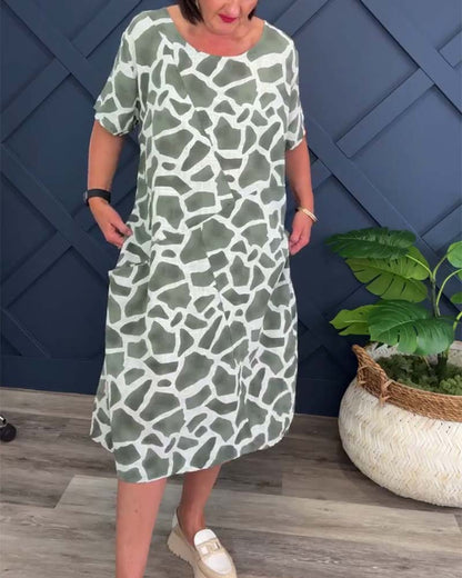 Casual round neck dress with giraffe print