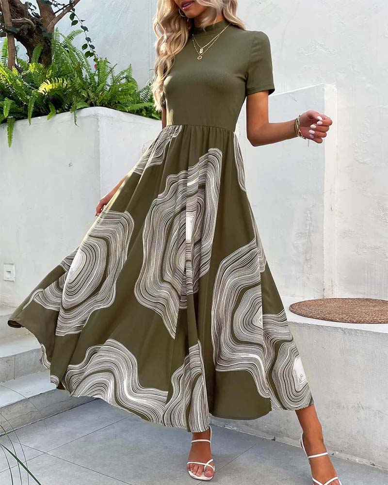 Schmales Kleid mit Rundhalsausschnitt und Baumring-Print