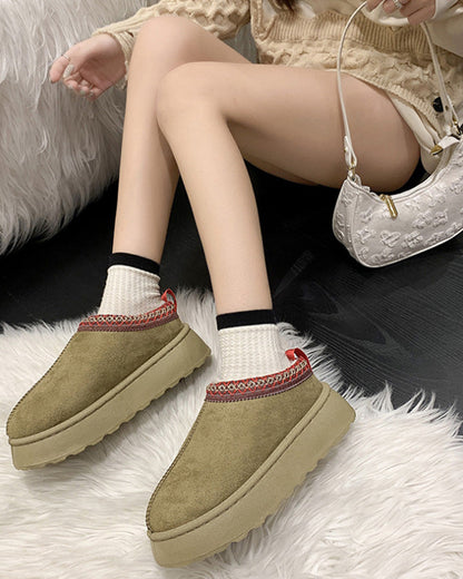 Casual, solid-colored and warm velvet ballerinas