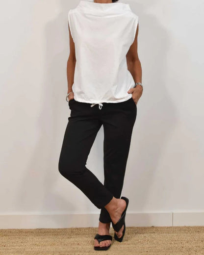 Fashionable, plain, sleeveless blouse with stand-up collar and drawstring