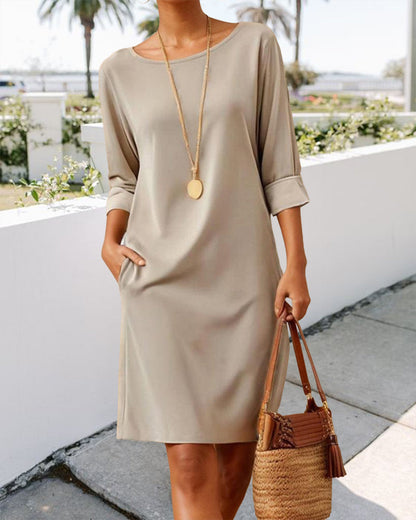 Casual solid color dress with pocket and round neck