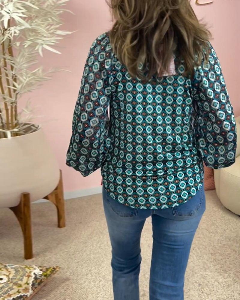 Long-sleeved blouse with diamond pattern