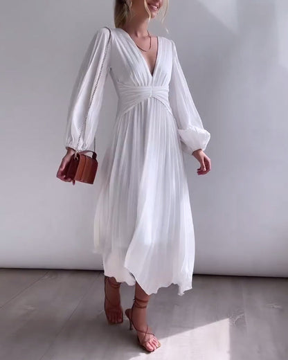 Vestido plissado elegante de cor sólida com decote em V