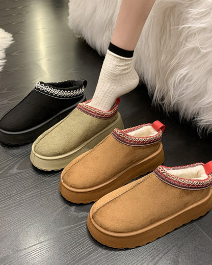 Casual, solid-colored and warm velvet ballerinas