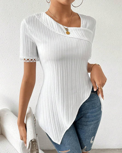 Blouse unie avec dentelle irrégulière