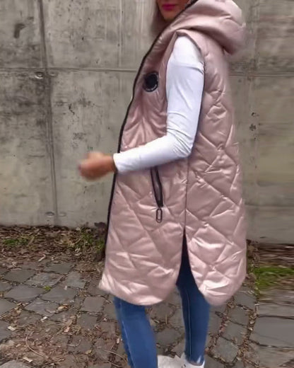 Ärmellose, lässige Steppjacke mit Kapuze und Reißverschluss